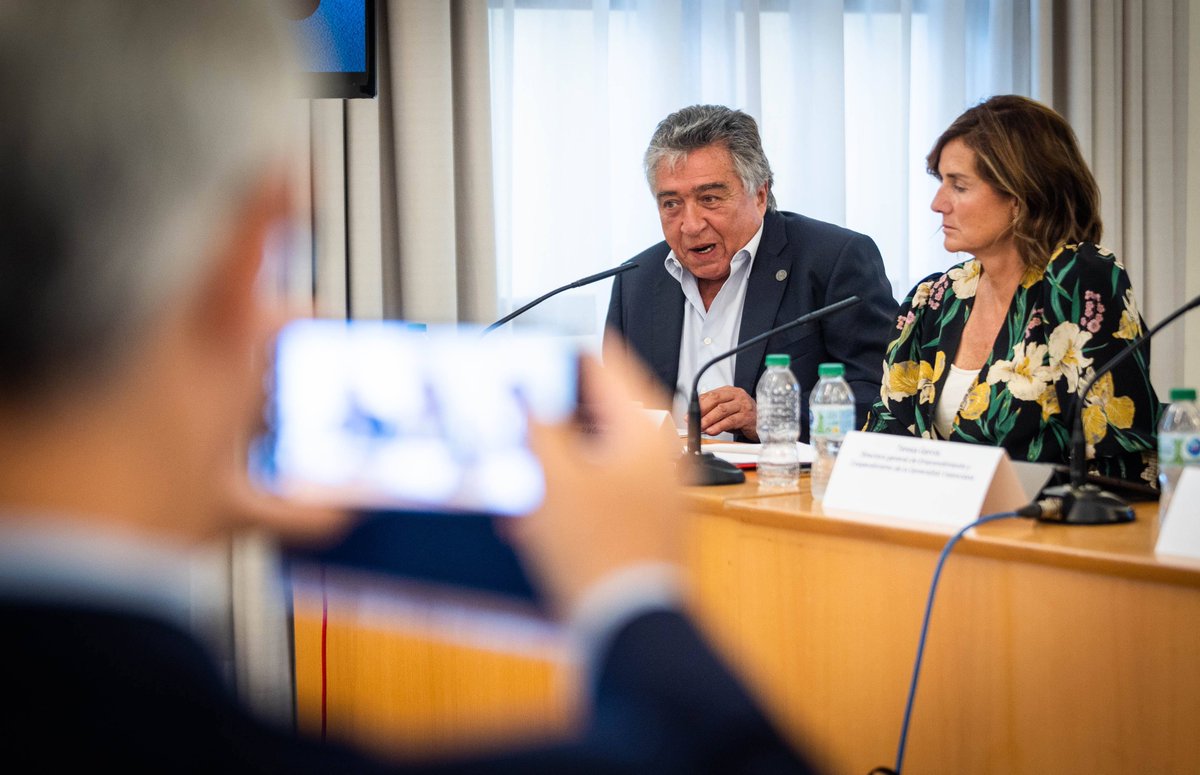 El director de <a href="/CIRIEC_Esp/">CIRIEC-España</a> y Comisario del #33CIRIECCongress destaca la importancia del sector cooperativo y la #EconomíaSocial en la #ComunitatValenciana. Las cooperativas valencianas facturan cerca de 8.000 mill. de € anuales y representan el 14% del empleo cooperativo español