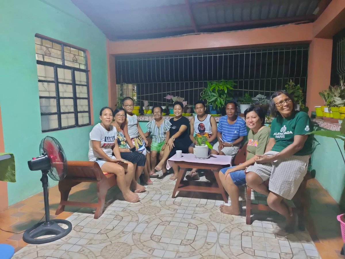 ChrssmmCG's tweet photo. Gusto kong umuwe. Namiss ko ang fiesta sa barangay nmin hahaha https://t.co/2EMYhBwMd7