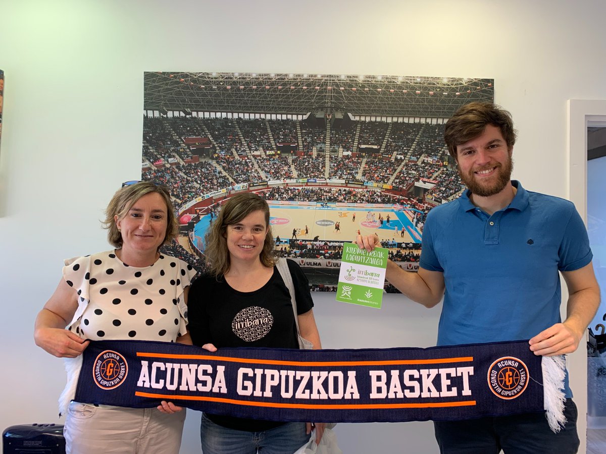 kilometroak's tweet photo. @gipuzkoabasket|ek ere egin du tonbolarako ekarpena! 🏀👏

Eskerrik asko!! 🥰

#tonbola #kilometroak #gipuzkoabasket #saskibaloia #acunsa #sariak @UzturpeIkastola https://t.co/1bn1LwRt2a