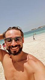 hugogue's tweet photo. Those days. Beach in UAE Dubai https://t.co/cwTirOb7pq