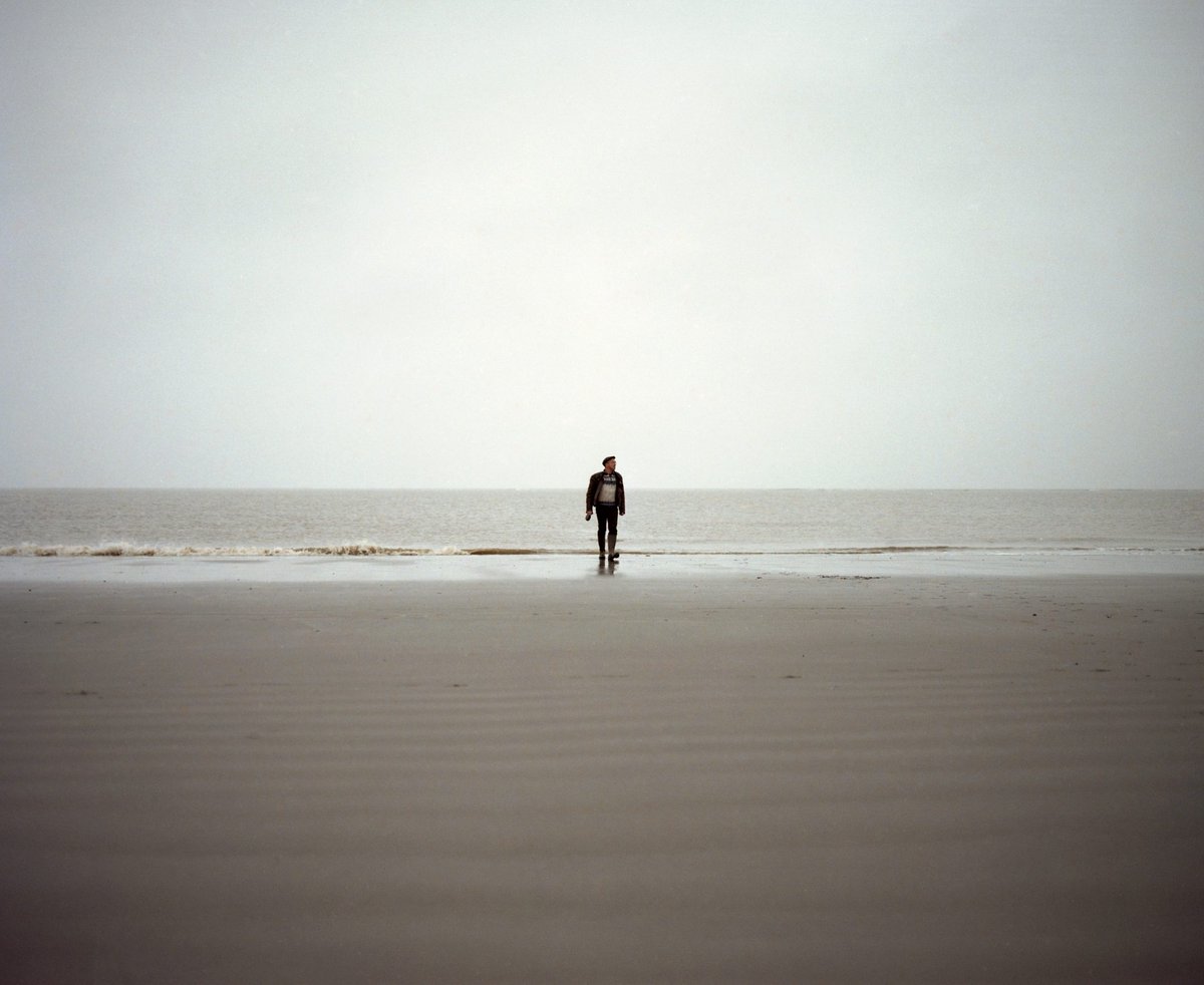 Bewoners kennen hun huis, spitten in de grond en zien welke deur na een aardbeving gaat klemmen. Daarom zou de menselijke maat meer leidend moeten zijn in besluiten over huizen van aardbevingsgedupeerden, stelt <a href="/inoordhoff/">Ineke Noordhoff</a>.

noorderbreedte.nl/2022/05/24/de-…
Beeld: Marieke Kijk in de Vegte