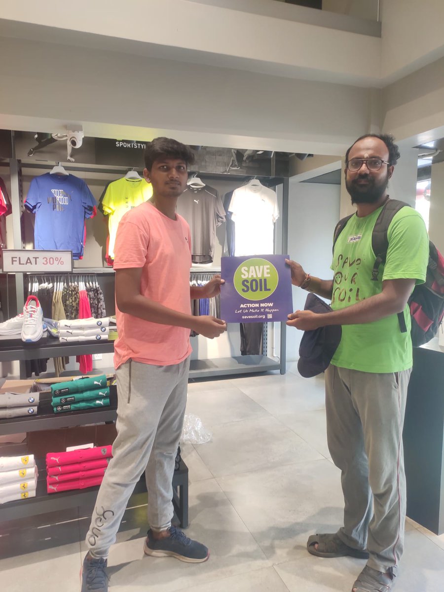 tnforsavesoil's tweet photo. Overwhelming support for #SaveSoil at Valasaravakkam 
Earth Buddies volunteered for #SaveSoil in full throttle 
#SaveSoilValasai
#SaveSoilChennai https://t.co/CpkizmFzbM