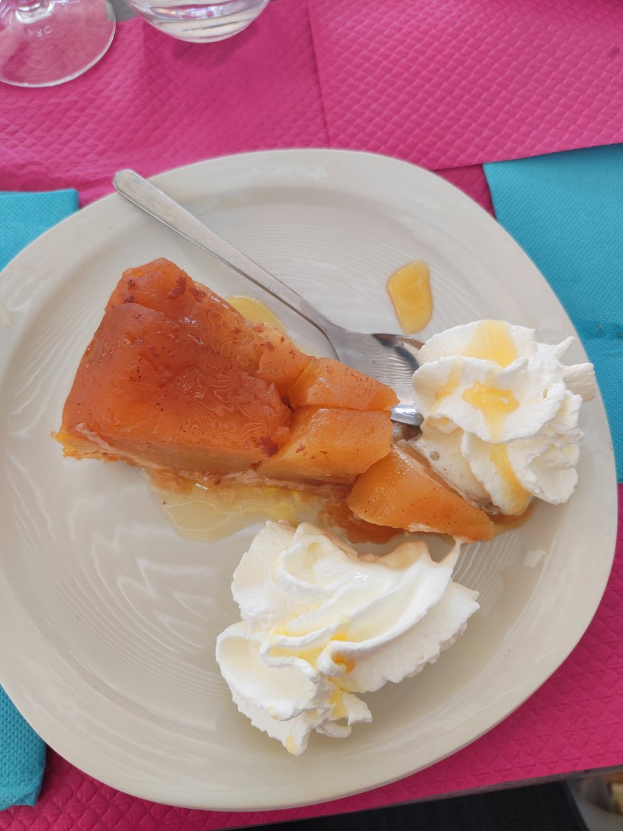 Welcome <a href="/audencia/">Audencia</a> to Anaïs Angelic @UCLouvain_be, a brilliant PhD student working on entrepreneurial cognition.

New experiments coming soon on the escalade of commitment bias in the context of <a href="/familybusiness/">Ernesto Poza</a> &amp; @entrepreneurship !

<a href="/Research_Aud/">Audencia Research</a>