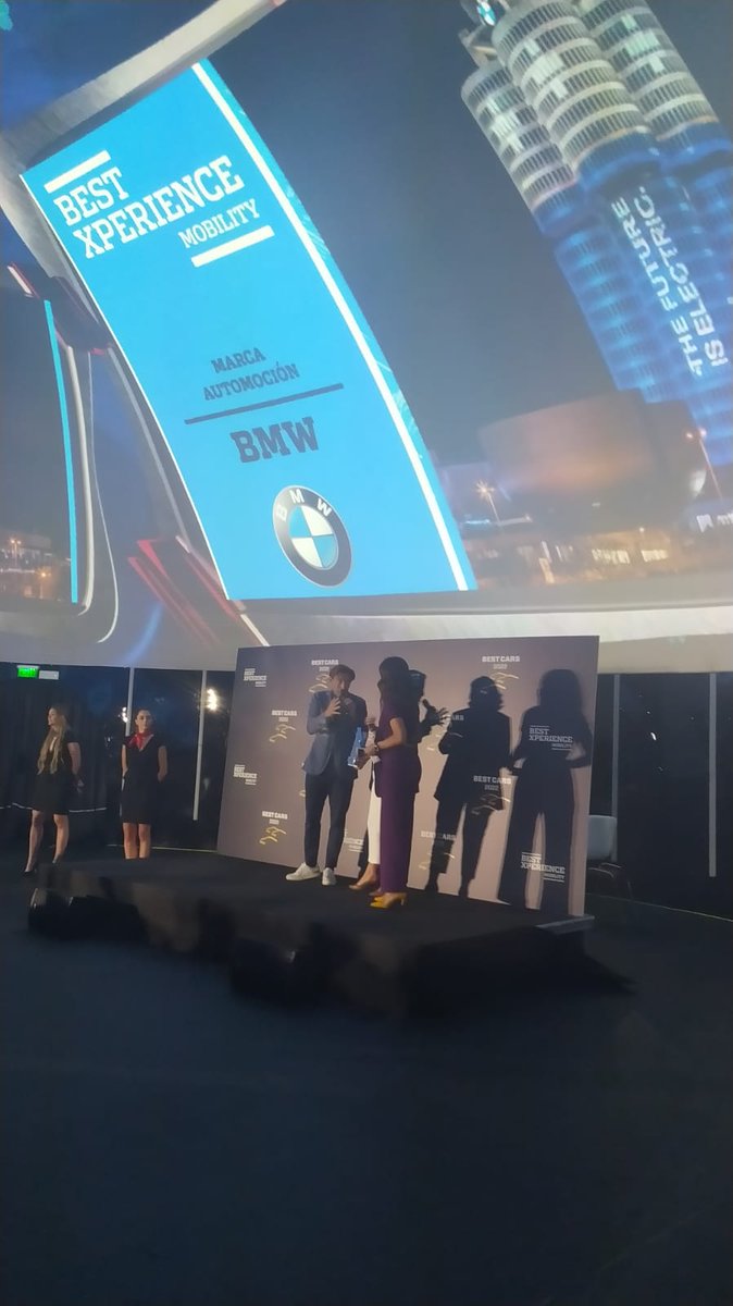 🏅 Premio al ganador del estudio #BestXperience 2022: BMW. Recoge el premio Manuel Terroba, Presidente Ejecutivo BMW Group España y Portugal. <a href="/BMWEspana/">BMW España</a>