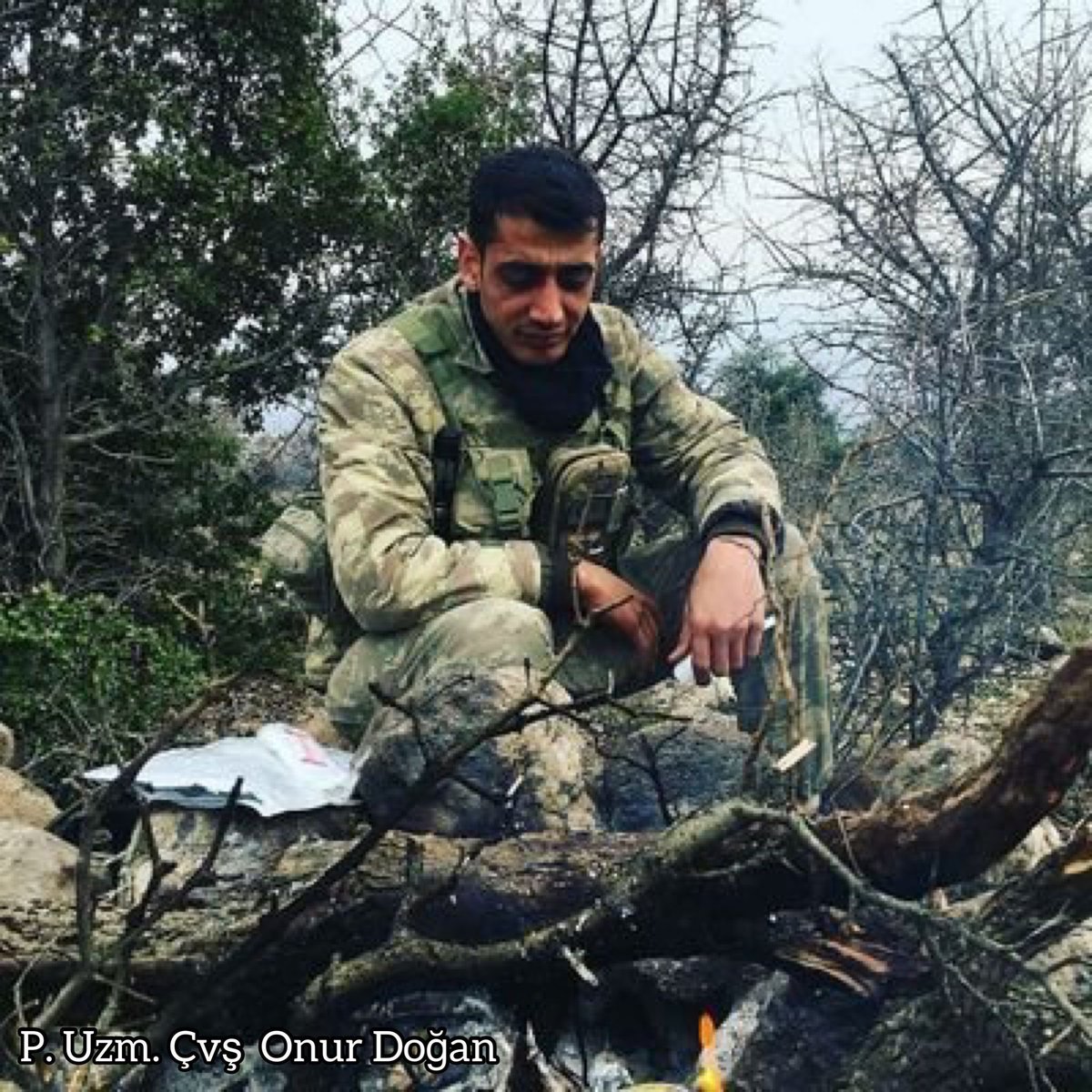 TurkcuPaylasim's tweet photo. Pençe Kilit Harekâtı kapsamında Irak'ın kuzeyinde yürütülen faaliyetler sırasında 4 Kahraman TÜRK askeri şehit düştü:

🇹🇷Piyade Teğmen Abdulkadir Güler,
🇹🇷P. Uzm. Çvş Onur Doğan,
🇹🇷P. Uzm. Çvş Hüseyin Cankaya,
🇹🇷P. Söz. Er Celal Tekedereli. https://t.co/asPmdQcXDQ