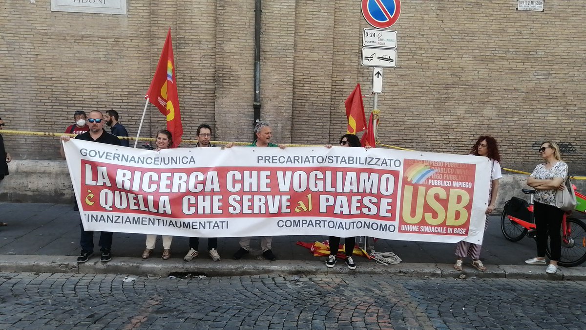 100000_anni's tweet photo. La ricerca che vogliamo è quella che serve al paese! Governante, finanziamenti, carriere, stabilizzazioni. Presidio alla funzione pubblica. @CNRoccupato @precarispra @istsupsan @UsbIstat @PrecariUnitINFN @Coord_Precari https://t.co/Q8dJxQd4Jm