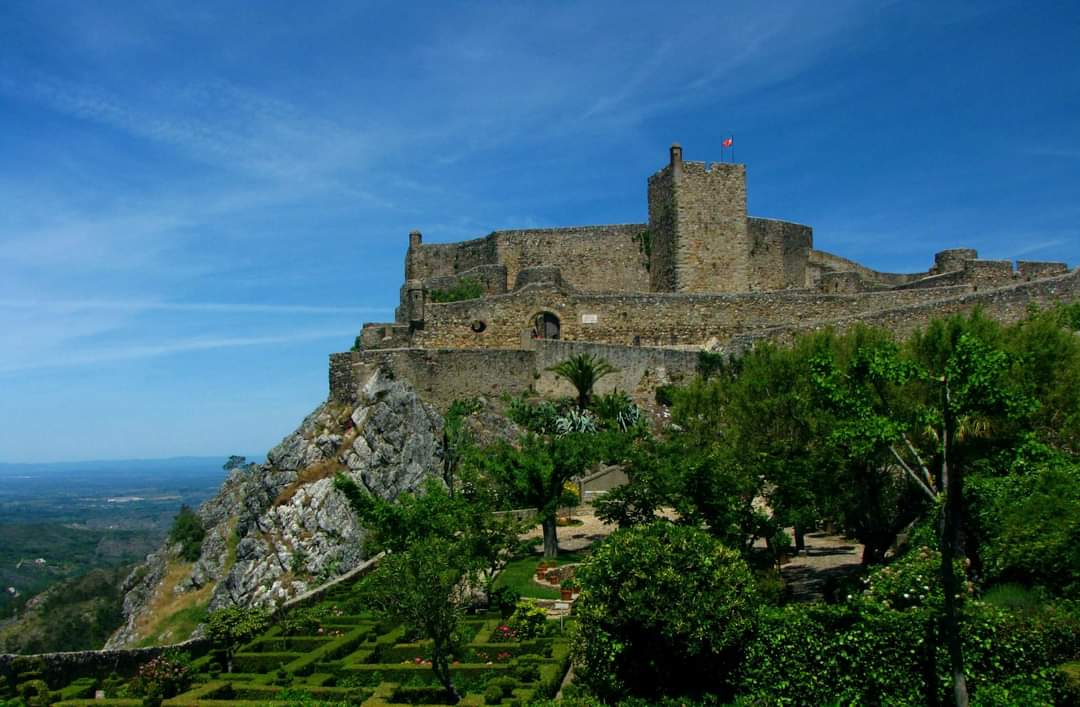 Ranking high on the list of most photogenic #Portuguese fortifications, the castle of Marvão flaunts its iconic profile: sleek elegant lines built on top of Mother Earth's natural curves. 
Located in the #Alentejo region, the original fortification dates back to the 9th century.