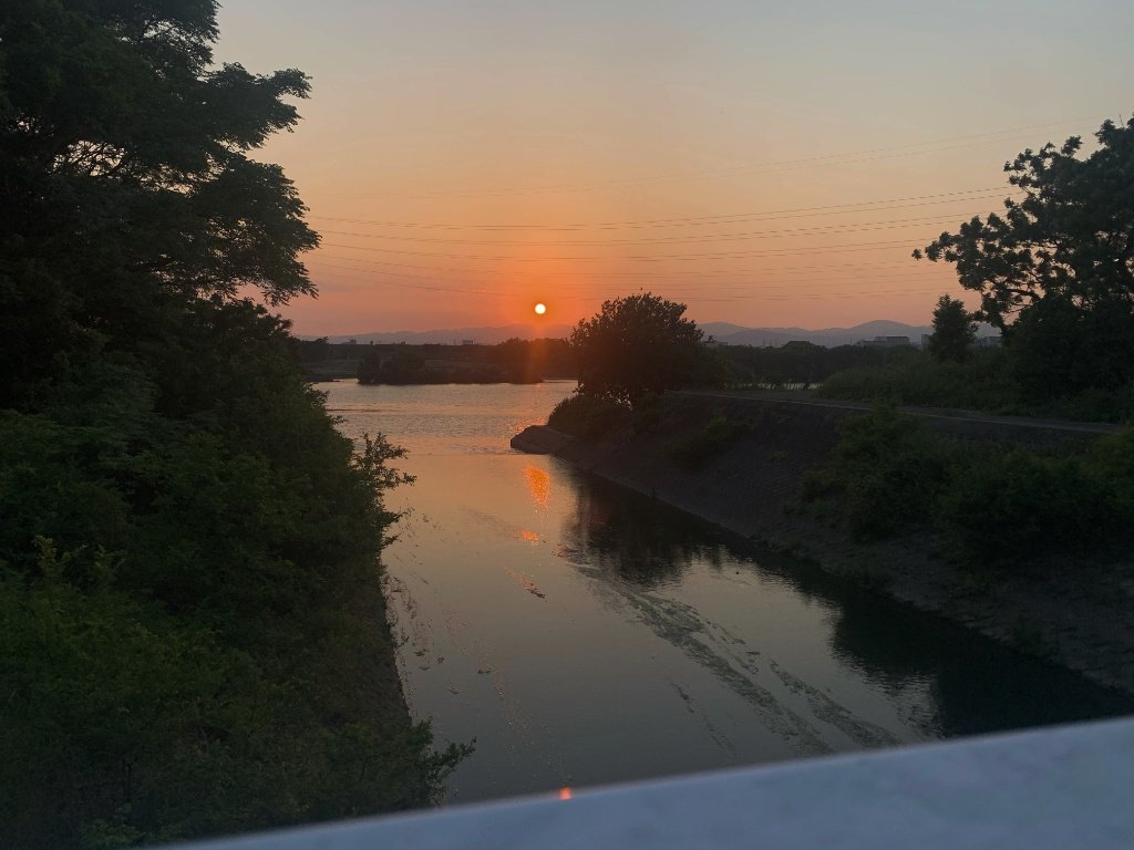 asumachanoru's tweet photo. 昼飯食った後、「ふんっ！」って腹に力入れたらパンツのボタンが飛んだ…。
走ろう。前へ。確実に。
#飛んだボタンはまたつければいい　#ロードバイク　#ポタリング https://t.co/U5joLGJu6c