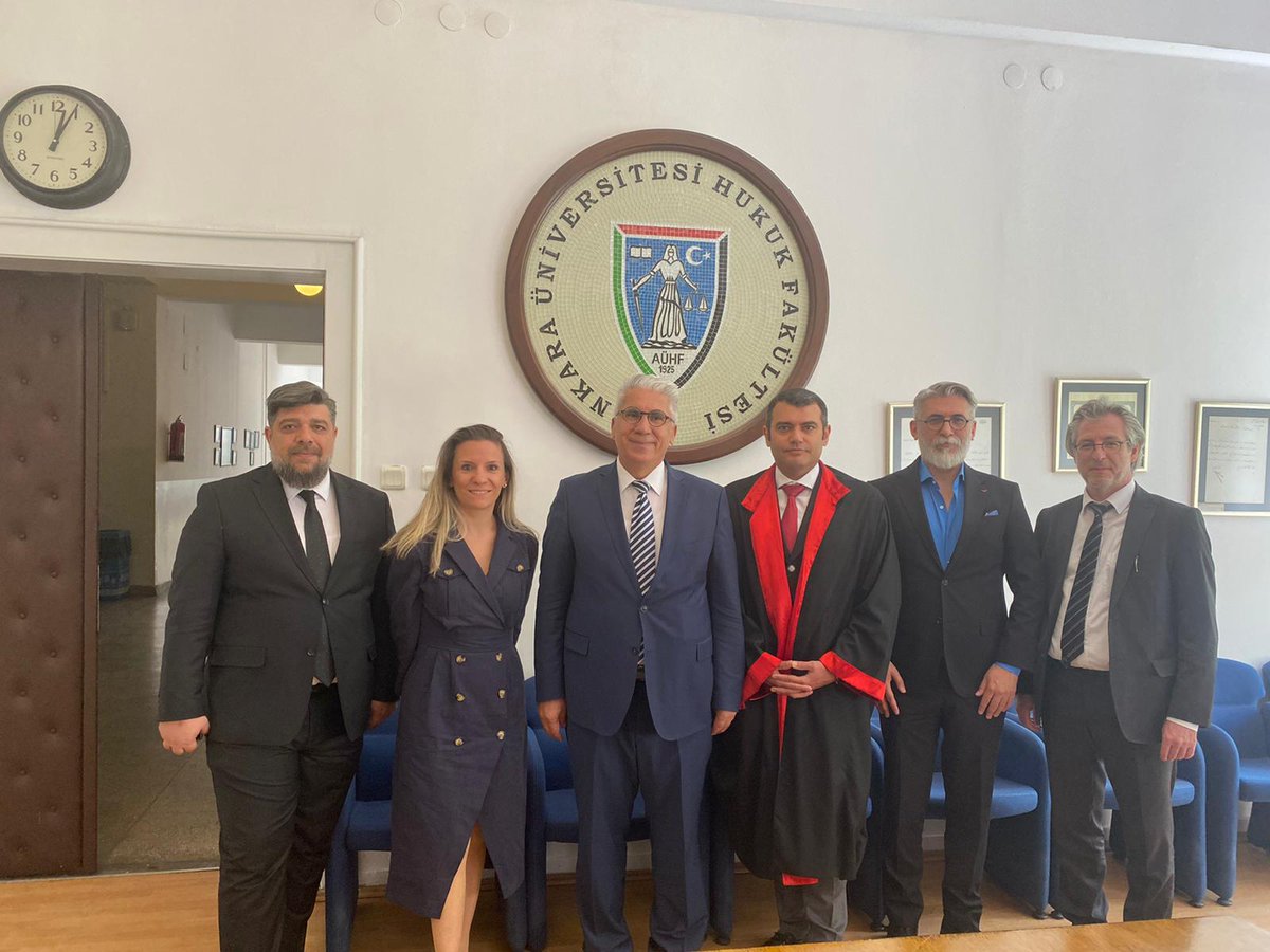 "Magna cum laude" Dr. Buğrahan Eldelekli, eski kürsü arkadaşım.