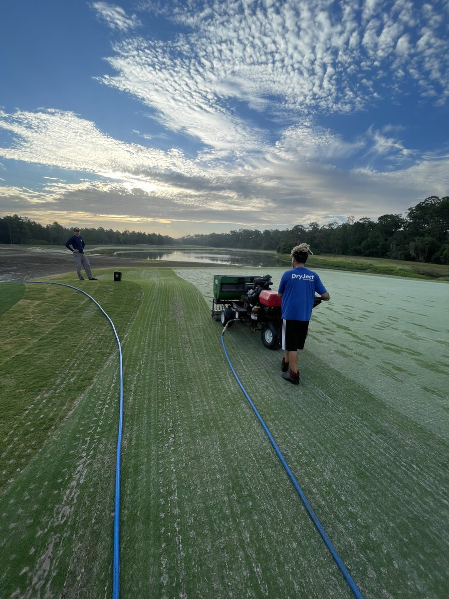 Chase_DryJect's tweet photo. Working at The Concession Golf Club today, we have @dryjectmatt from HQ helping us with the TWIN today!

This thing is a beast, nice &amp; clean with great shots!

#DryJect #PoundSand

@FESbarro https://t.co/7SVWugyo2f