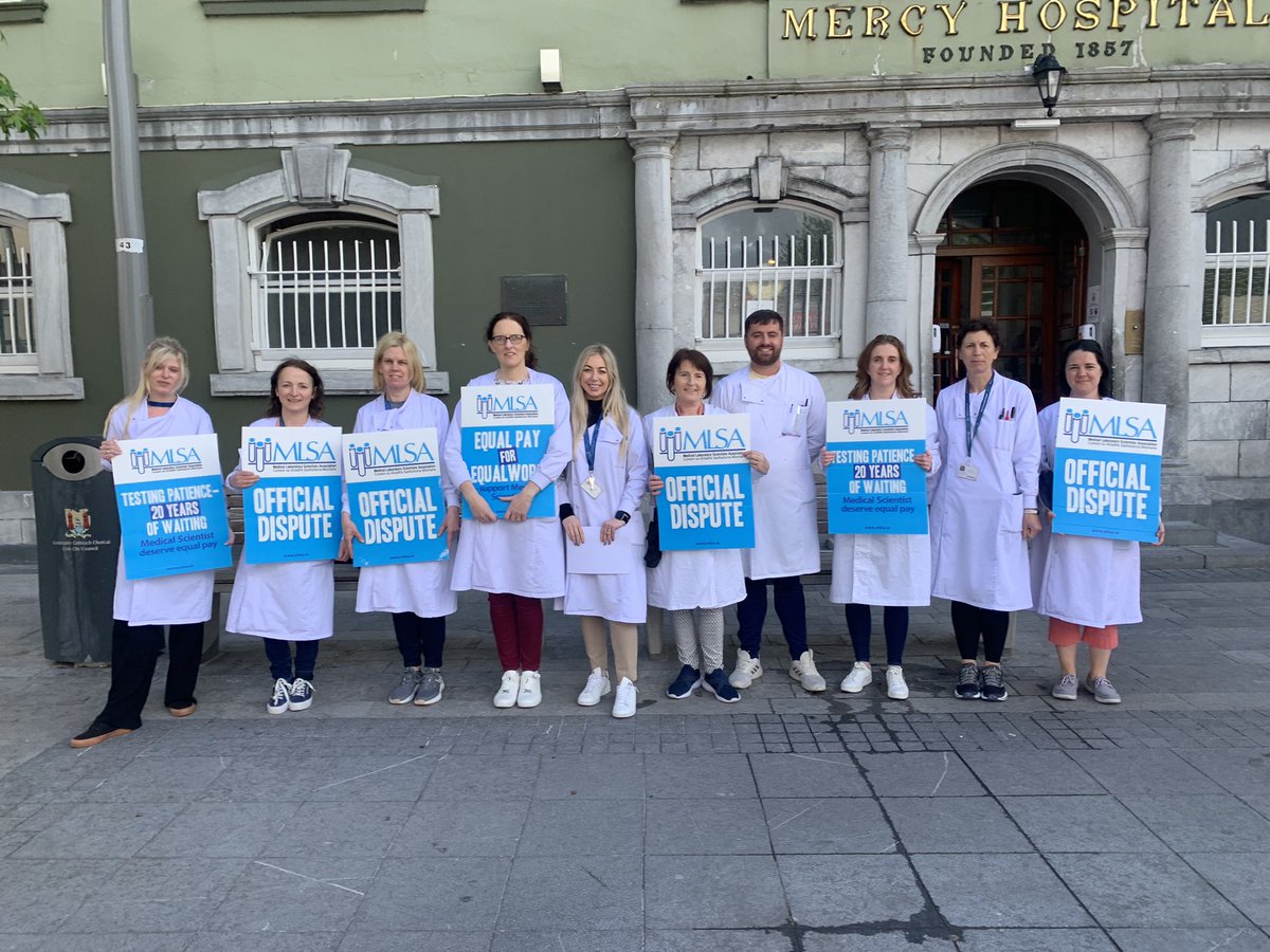 aiswarde's tweet photo. #MedicalScientists Out on the picket for the second day of MLSA industrial action. Enough is enough. #EqualPayForEqualWork @roinnslainte @DonnellyStephen @paulreiddublin @HSELive @IrishTimes @irishexaminer @MedLabAssoc @Corks96FM @CorksRedFM https://t.co/p9OGQCyr2H