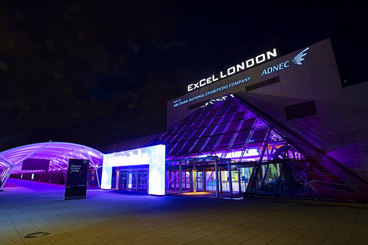 Can you tell we're excited about the new #Elizabethline? 💜🚄😉
