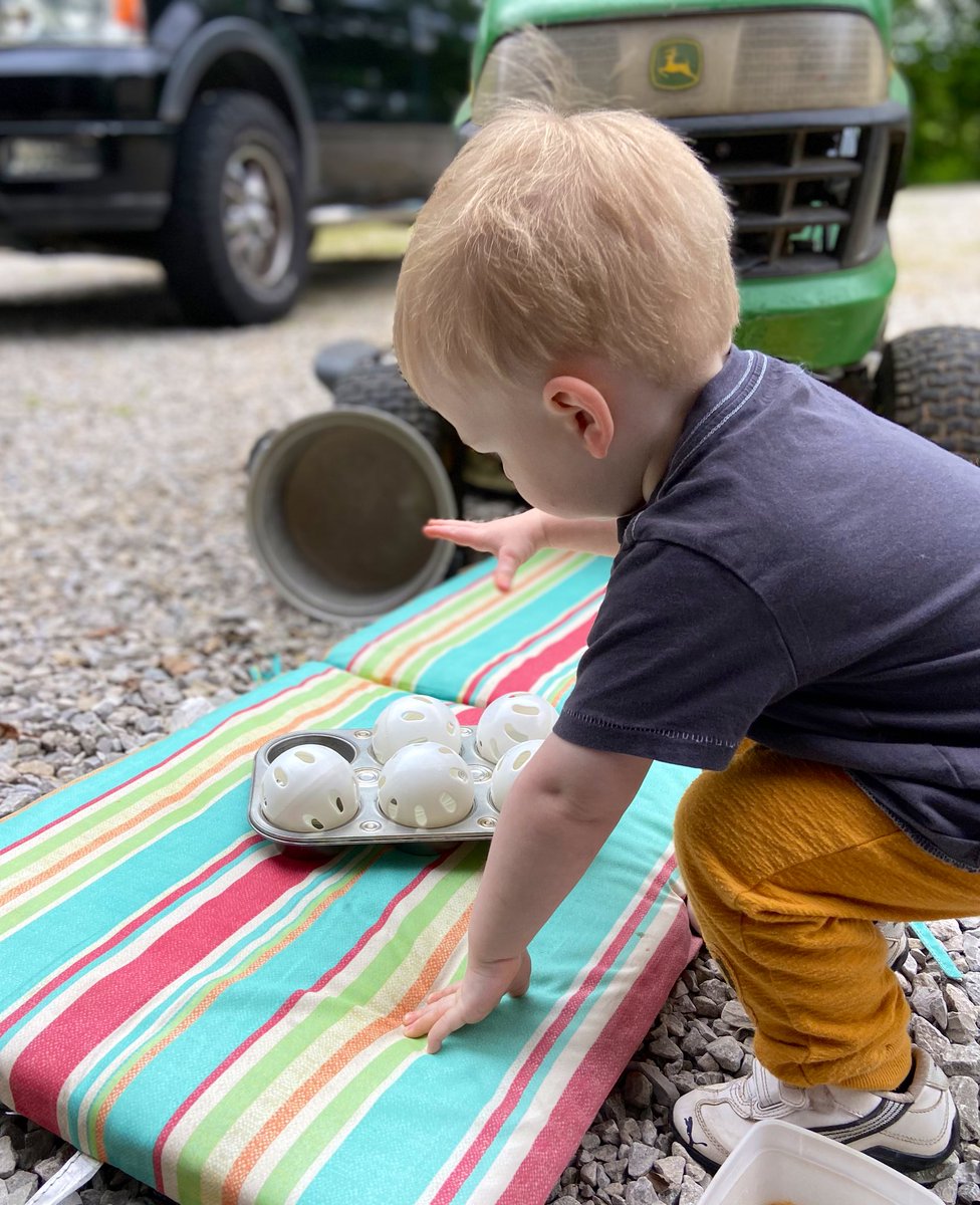 emily_knipe's tweet photo. Spent my last visit of the school year outside in the gorgeous spring weather! Working on problem solving and 1:1 correspondence. #parentsasteachers #fecchornets #guidedplay https://t.co/Fw2s8OxHEI