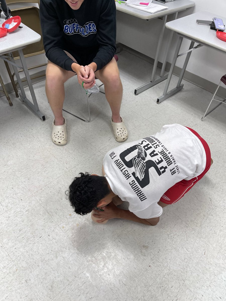 CoachPrososki's tweet image. Just a lifeguard class on a rainy day. #teachingneverstops @kearneYaquatics