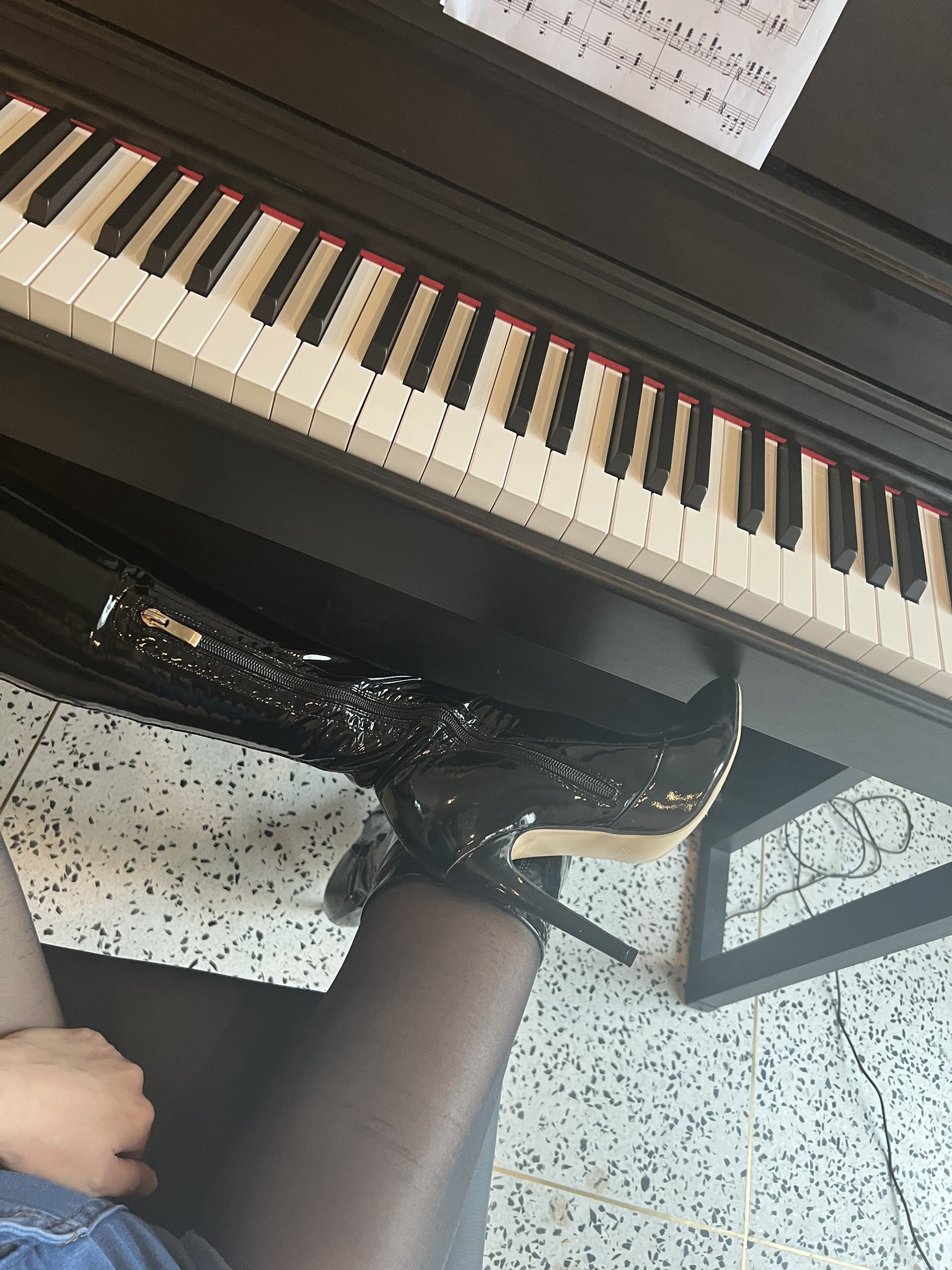 果儿Victoria on Twitter: 停车场拍完视频再来一组露出@guoer0212 t.coOBTJ9bp60v ...