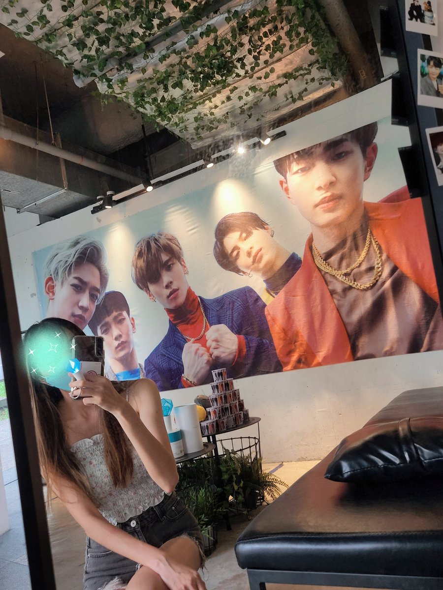 #FromThenTillNowWithSHINee

Thank you <a href="/Forever_SHINee/">샤이니 월드 SHINee World</a> <a href="/FSEventsOnly/">From Then Till Now 💎</a> for organising this anni cafe event in SG 💎 didn't take photos of the fanpack but ppl were telling me they're impressed w them!

It's also an honour to help design the cup sleeve &amp; I hope everyone likes it! 💖