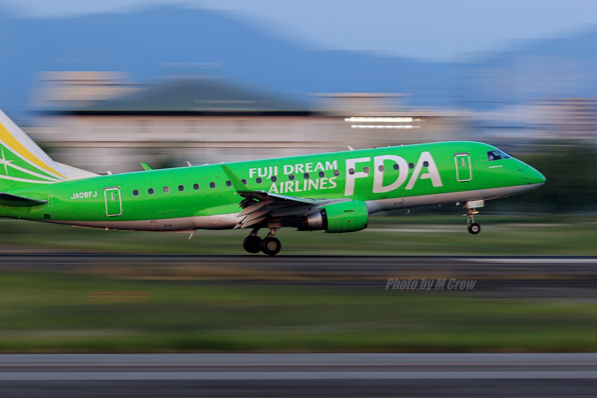 alpscrew's tweet photo. 民間機は #FDA #Fujidream を( ̄ー『+』) https://t.co/V9cqLMQorB