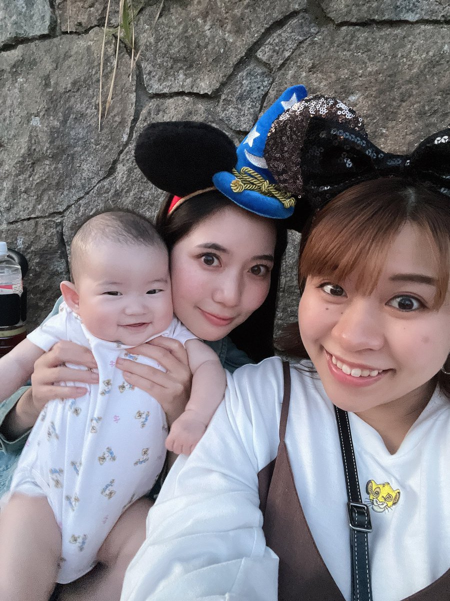 chappy_aya's tweet photo. 満喫🥺💕
久しぶりにディズニーに行ってきたよ😘
晴れてたし☀️
ショーも見れたし幸せでした✨
ミッキー、ミニーもお祝いしてくれた👶
やっぱり夢の国は最高😍🏰

癒されていっぱい笑って幸せDAY!!!

しばらくお預けだけど、
頑張るぞおおおお♡♡

#tokyodisneyland https://t.co/BOkXSpLj5N