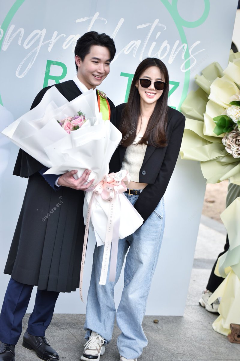 gibgibgab's tweet photo. พี่หมอกับน้องเจนิส น่ารักมากกกก 👫

#รูปหมอริทรับปริญญามหาบัณฑิต 
#RitzGraduation
#mhorritz
#ritz_rueangritz https://t.co/LDjielIWm3