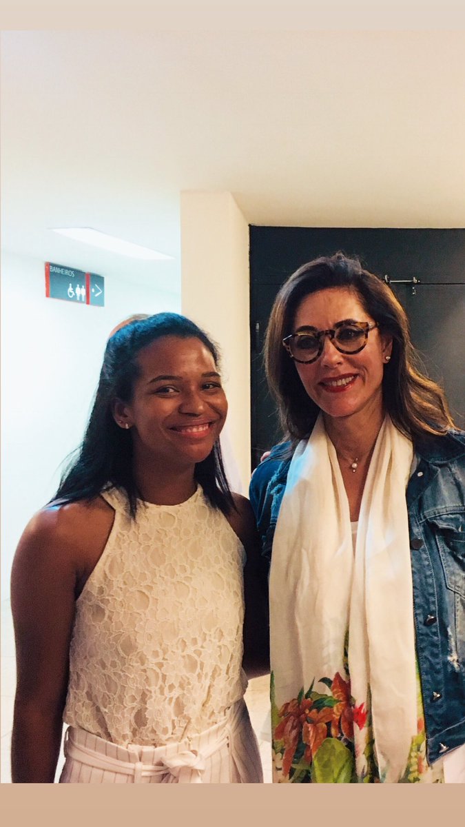 Jomorada's tweet photo. Por Deus, alguém faça essa senhora voltar a fazer novela, ou uma peça de teatro. Porque não aguento mais essa abstinência 

#ChristianeTorloni #fadeatrizesvelhas #comorgulho https://t.co/LAiCLpX1GE
