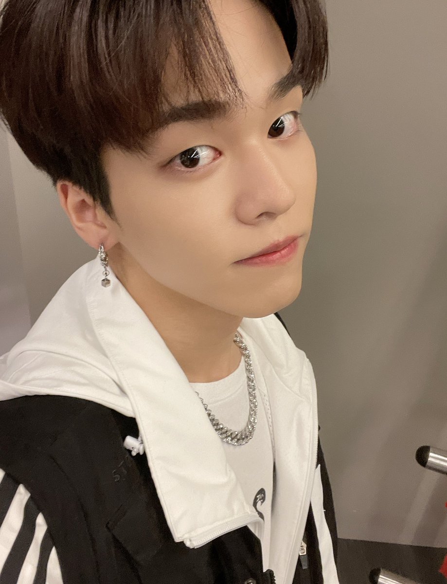 [#Lights_onair] 믿고 보는 우리 메댄 보러 갈 시간이에요‼️😆 잠시 후 10시 20분, 'Mnet Be Mbitious' 에 #유 가 출연합니다! 본방 사수로 천재 다람쥐 함께 응원해유👏💖

#온앤오프 #ONF #U