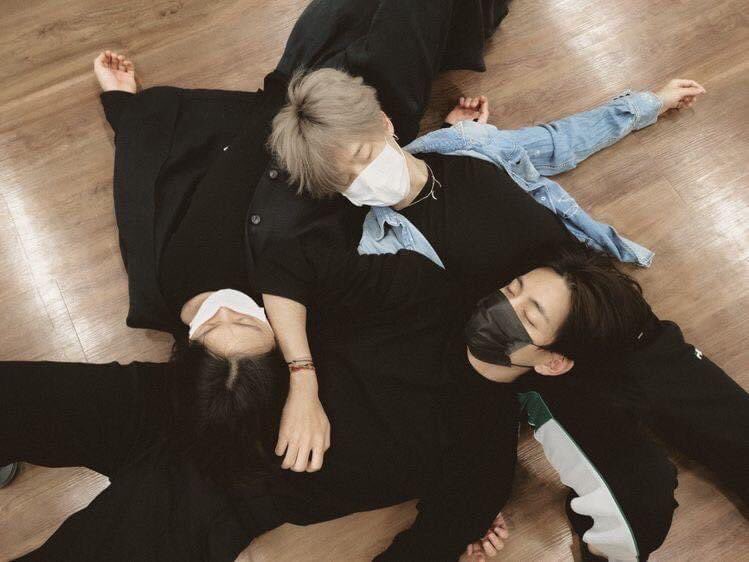 Army....

#WELOVEYOUJIMIN
#WELOVEYOUTAEHYUNG
#WELOVEYOUJUNGKOOK