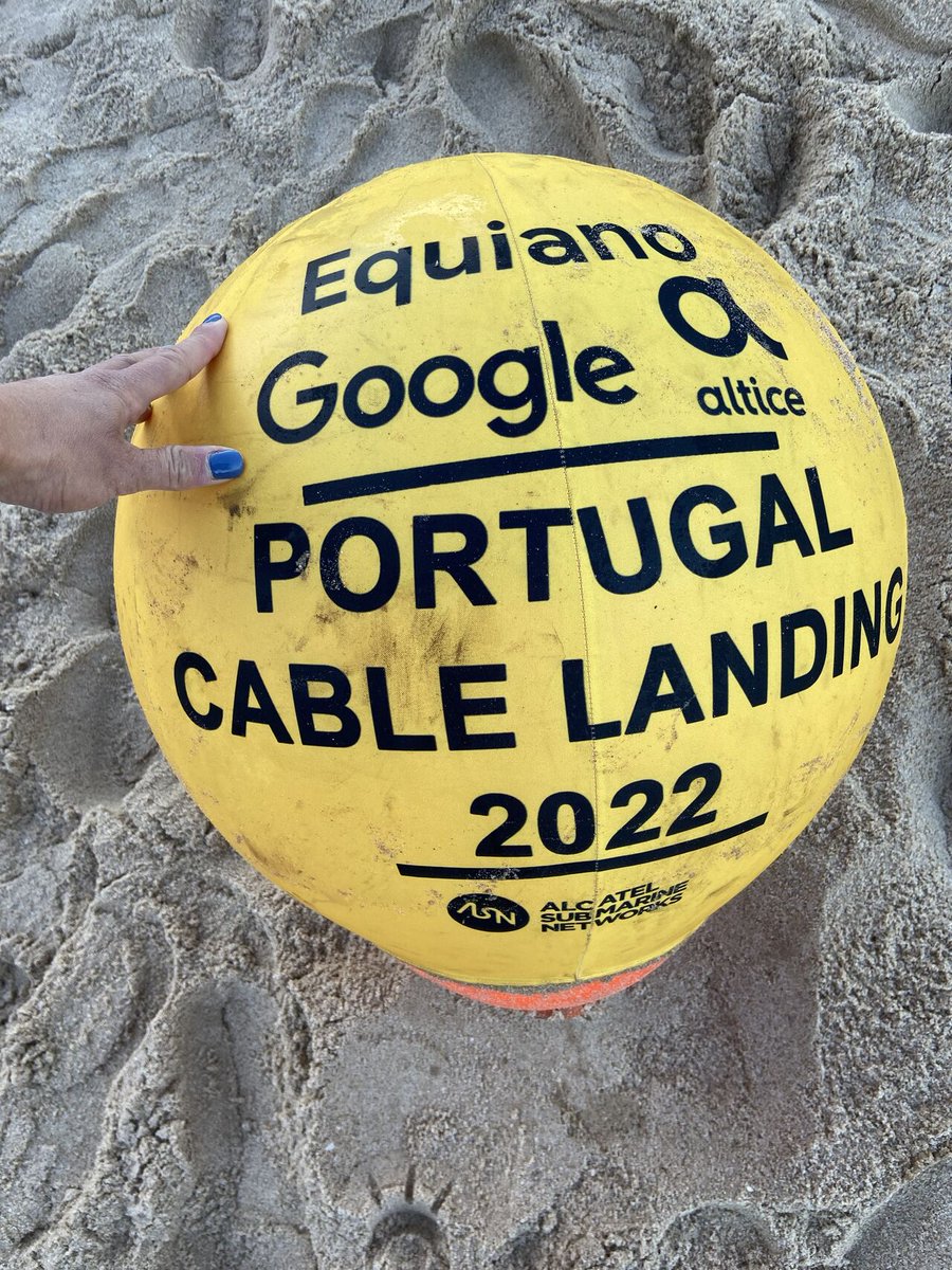 philBE2's tweet photo. 24MAY22 • Equiano 🌍 Europe-Africa cable landing -  🇵🇹Sesimbra

Breaking Despatch from our Girl in 🇵🇹Sesimbra ! 😉 

🇫🇷🚢CS Ile de Sein just landed Equiano on Sesimbra BMH

Actual Golden-buoy reached shore this morning 😎
@ConnectStHelena @ASN_comm @Google  @altice_portugal https://t.co/ekKDRzDGw8