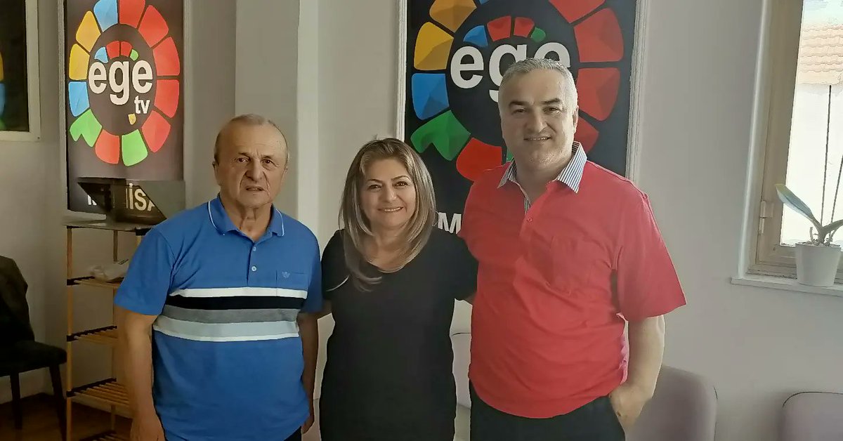 nurgulyilmaztv's tweet photo. Şiddetle Mücadele Vakfı (HEGEM) Başkanı Adem SOLAK Canlı yayın konuğum idi.

Gazeteci meslektaşım Ahmet Külekçi ise vakıf çalışmalarından, desteğini esirgemiyor. 

#HEGEM #ademsolak #şiddetlemücadelevakfı #şiddetleMücadele #şiddet #hegemvakfı
#spiker #sunucu #worldtürk #egetv https://t.co/rStlA0CIPm