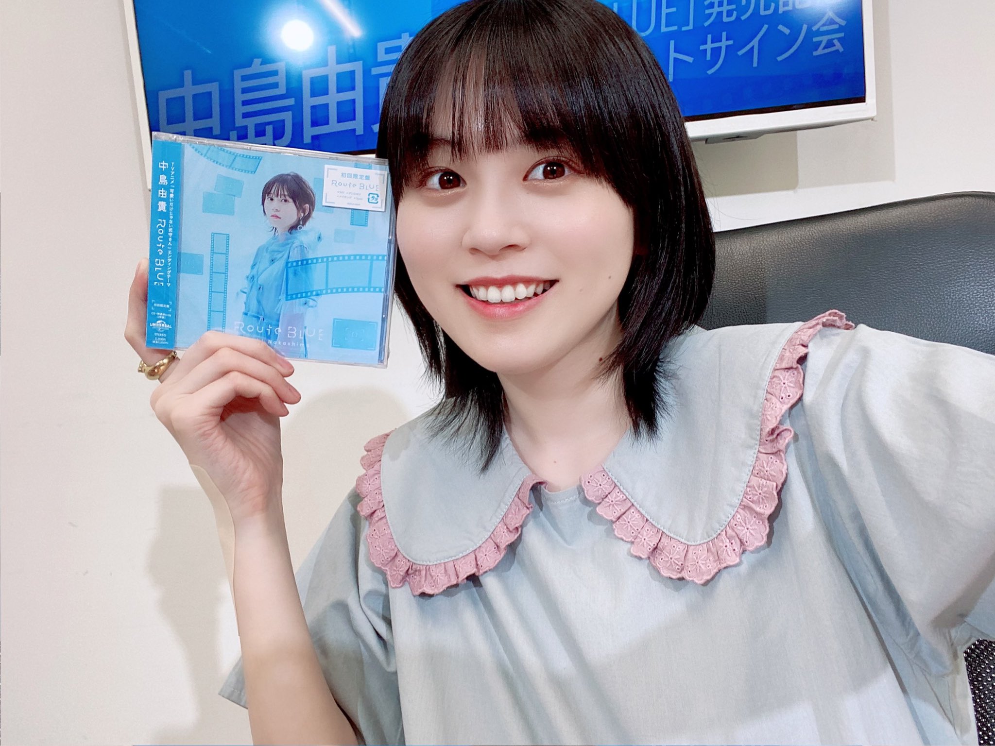 中島由貴さん　直筆サイン&メッセージ入り生写真＋おまけ 61FEgiOjiXL._UF350,350_QL50_.jpg