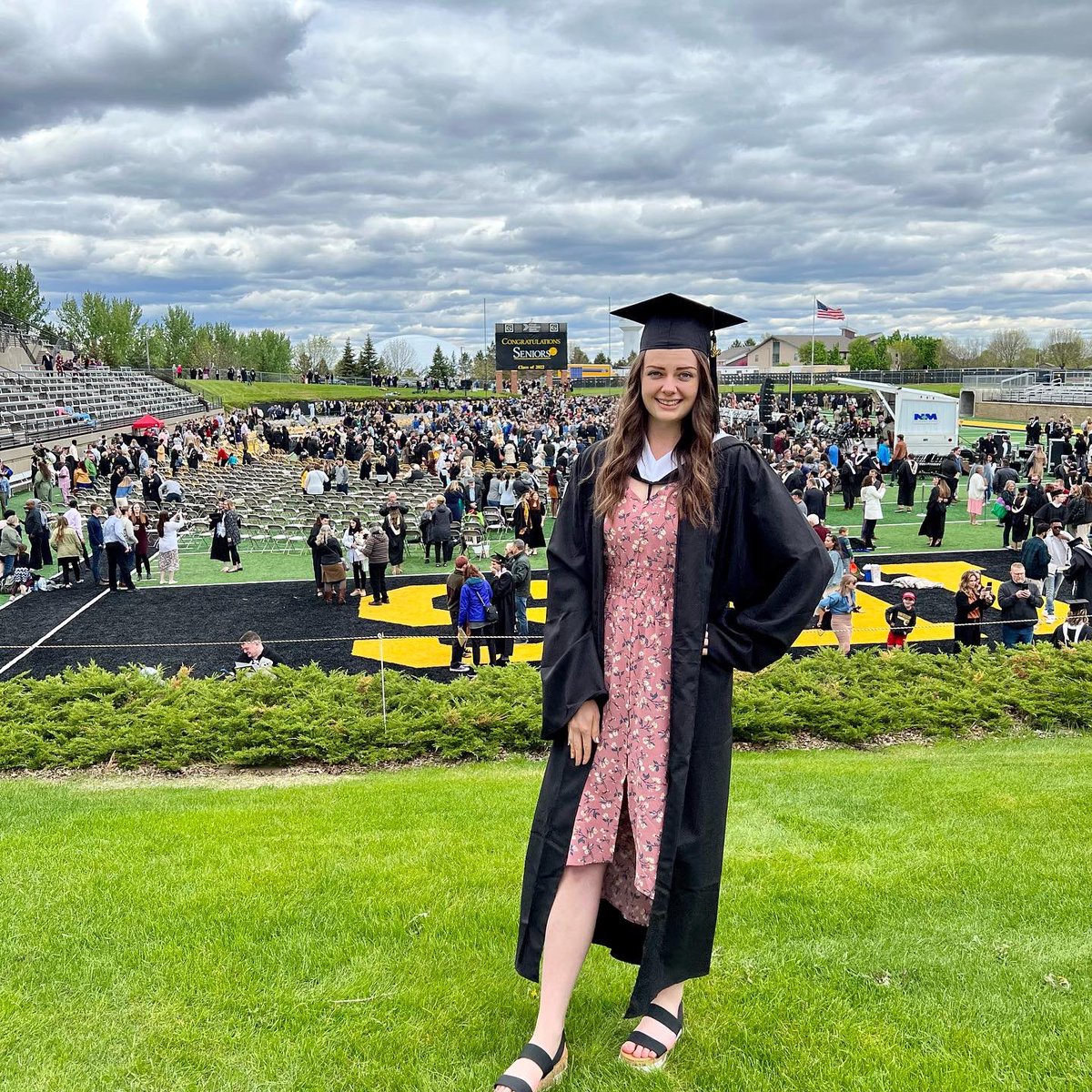 eholly3's tweet photo. My daughter graduated Summa Cum Laude with a BA in statistics from Gustavus!  So happy for her! 👩‍🎓❤️ #gusties22 https://t.co/dingdpNtOE