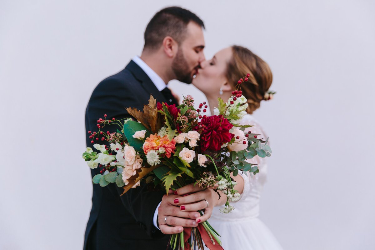 eheseasnpv's tweet photo. Empezamos la semana presentándoos a nuestra #sociaehese Marina Aguinagalde 📸

Hace cada boda como si fuese la suya, intentando captar todos esos detalles que le gustaría tener a ella inmortalizados 🖤

#fotografagipuzkoa #fotografaboda

Fotos: Marina Aguinagalde https://t.co/4wjPEcv2SZ