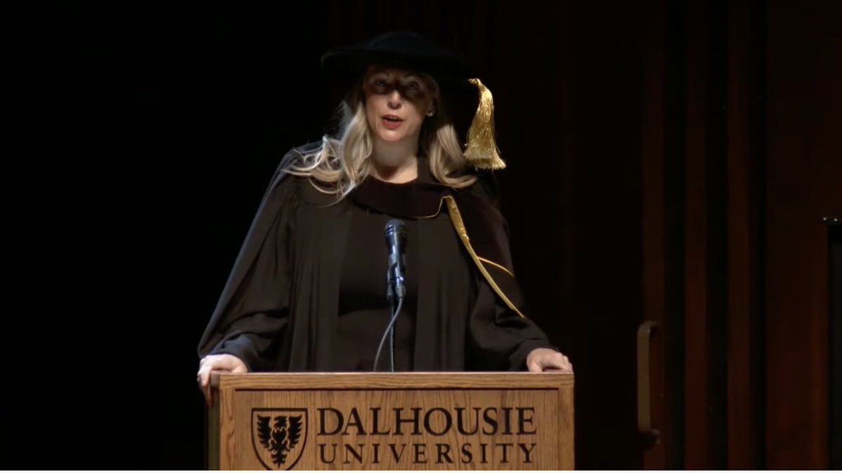 Dr. <a href="/LisaBarrettID/">Lisa Barrett</a> leads the <a href="/DalMedSchool/">DalMedSchool</a> Class of 2022 in taking the Hippocratic Oath. #DalGrad