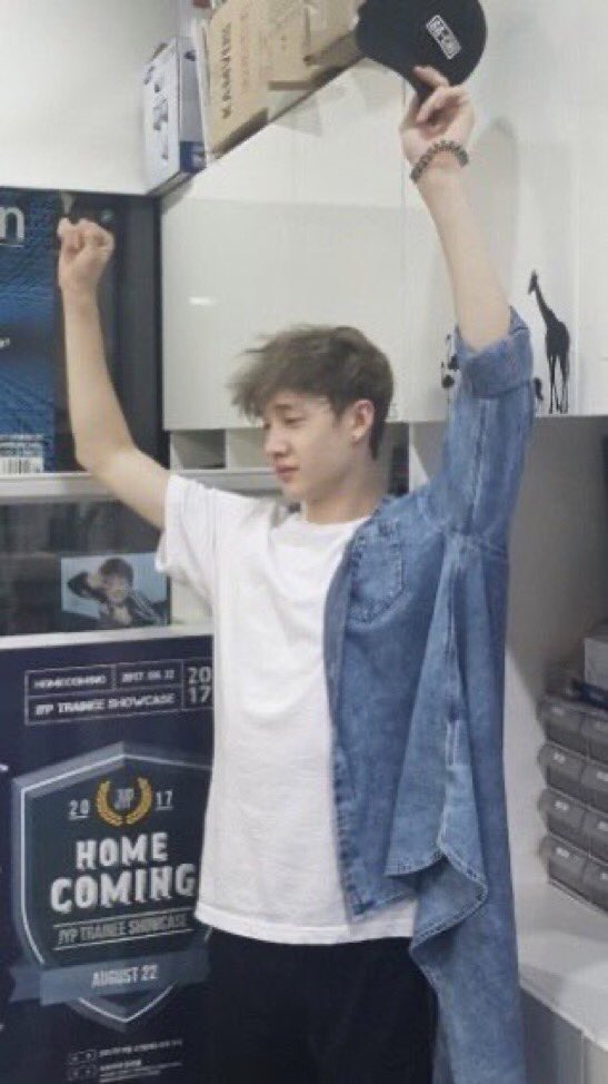 [220524] 💭🐺 9:55 PM