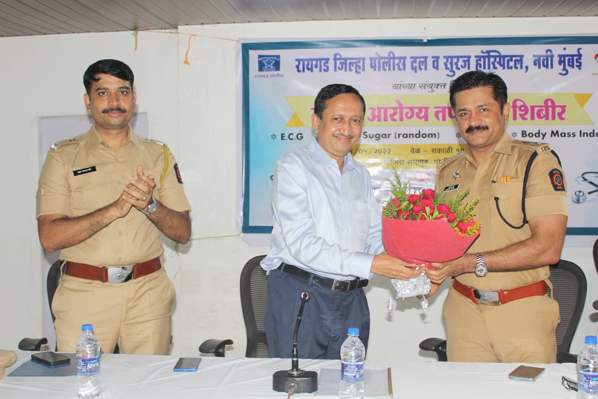 RaigadPolice's tweet photo. सुरज हॉस्पीटल, सानपाडा, नवी मुंबई व रायगड जिल्हा पोलीस दल यांचे संयुक्त विद्यमाने पोलीस मुख्यालय, अलिबाग-रायगड येथे पोलीस अधिकारी व अंमलदार यांच्याकरीता #आरोग्य_तपासणी_शिबीर आयोजीत करण्यात आले होते. https://t.co/LXOILNKFzy