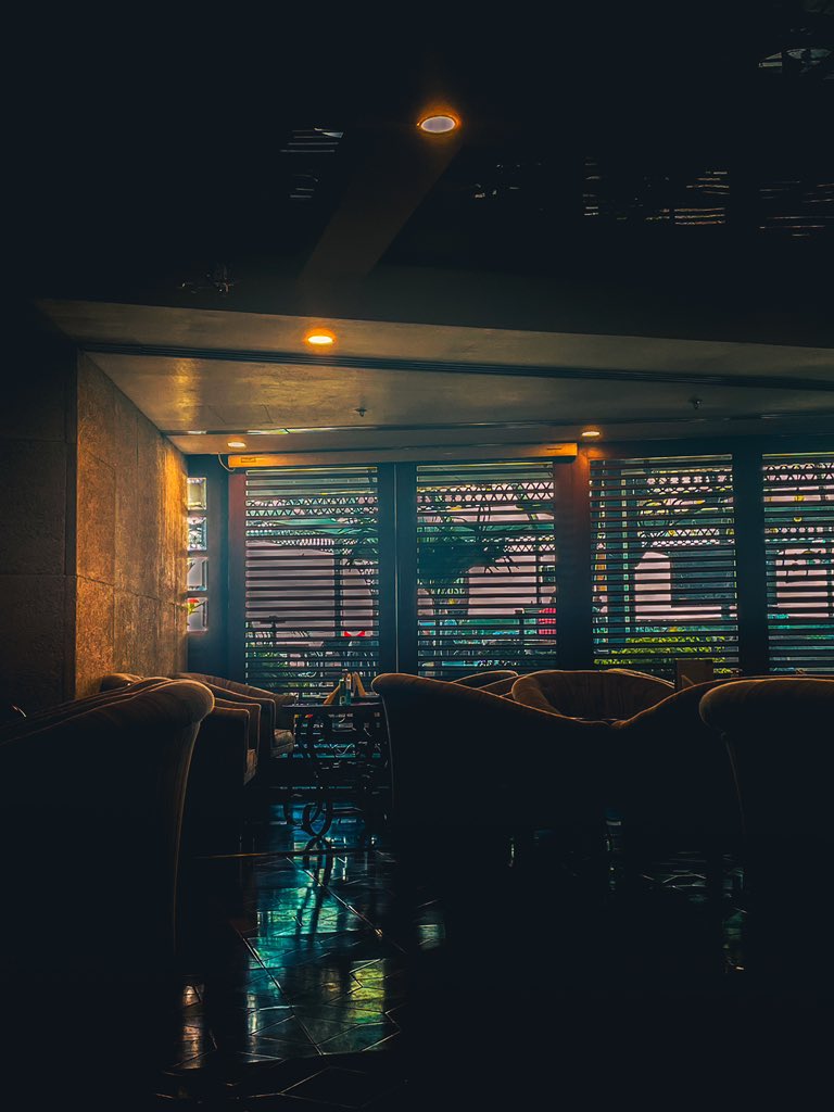 50shadesoKHAN's tweet photo. @KSivachukArt Shot on iPhone. 
This restaurant in my city has amazing interiors. https://t.co/Ydn1jBcZL5
