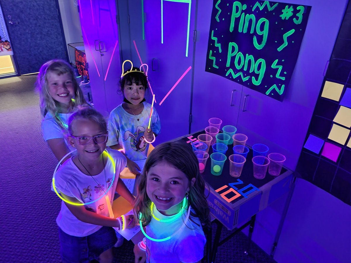 PearlandISD's tweet image. It&apos;s glow time! Silvercrest Elementary third-grade students recently participated in fun activities and games during a &quot;GLOW&quot; Math Day while reviewing their math skills. #WeAreKnowledgeable WeArePearlandISD