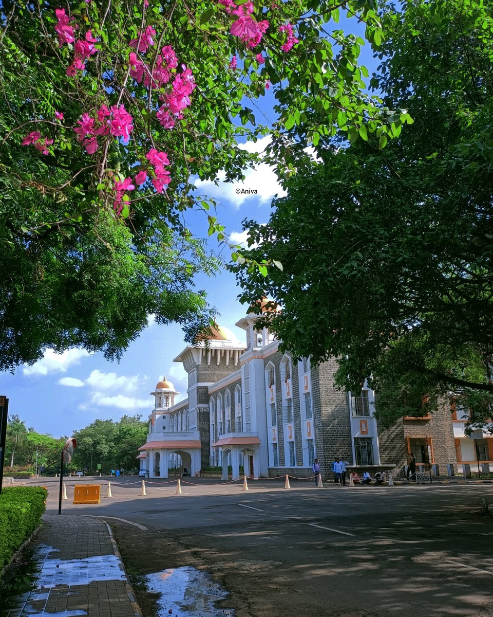 SonaliJ09227190's tweet photo. Shivaji University, Kolhapur... ❤️
#click #education #PhD #aniva 
@InfoDivKolhapur @Aapalkolhapur 
@OPPOIndia @Info_Kolhapur @SUSUKofficial @kolhapur_kop https://t.co/A0obbcaGxe