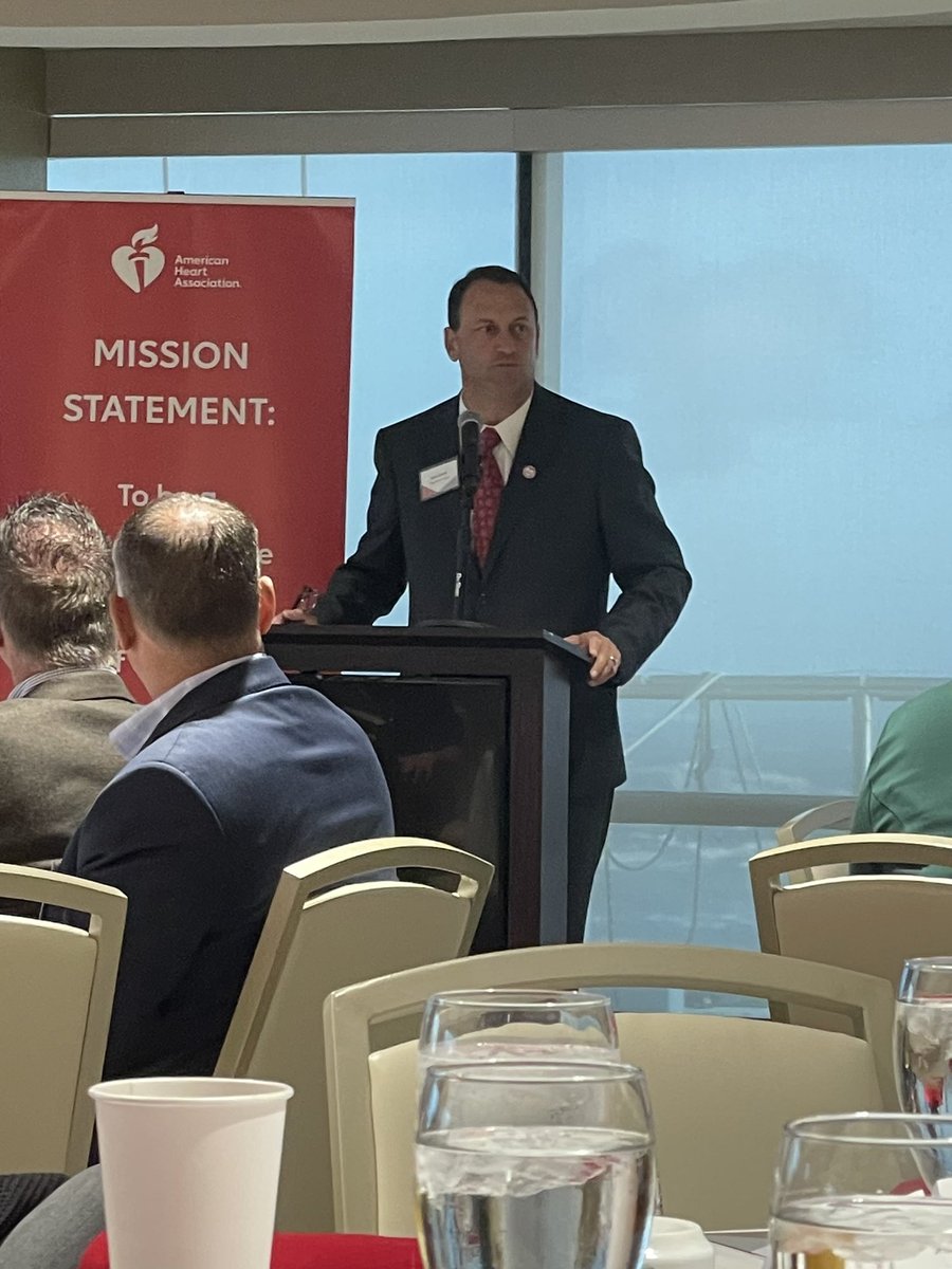 Terriedc1's tweet photo. Always follow your ♥️! Mine took me to the @AmericanHeartFL Executive Leadership Breakfast with my LT ‘22 friends. Loved starting my heart healthy day hearing from @TGH President John Couris. #heartwalk #hearthealthy @TB_Chamber https://t.co/UUEHK14Nah