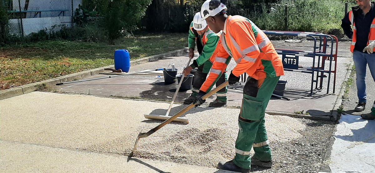 RhneAlpesPassio's tweet photo. Le nouveau procédé écologique développé par EUROVIA : le Décovia, vient d’être testé pour la première fois au niveau de la commune de Chassieu dans le Rhône. Jean-philippe Guerra
https://t.co/SVzDgbkLN7...
#eurovia #travauxpublics #bitume #decovia #desimpermeabilisation https://t.co/vnAIBgRb4J