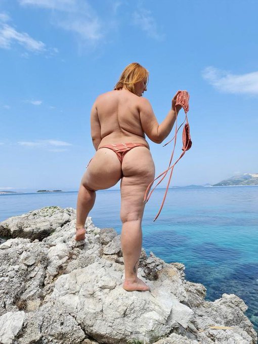 Don't miss the exclusive post in my onlyfans 👇 😉   https://t.co/8qYebJqbR4 https://t.co/i5Cksmt1Zb