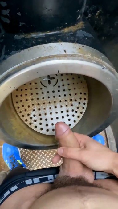 Back in autumn I went for an early-morning run, but got horny. I saw this public urinal and it turned