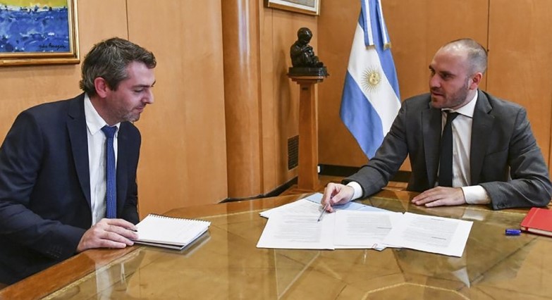 AgenciaComBA's tweet photo. ❌ #Renuncia: Roberto Feletti renunció a la secretaria de Comercio Interior, lo remplazará el hombre de Guzmán en el BCRA
https://t.co/Ae6LygUVMj
#Economía #SecretariaDeComercio #ControlDePrecios #Reemplazo #MartínGúzman #RobertoFeletti #ComBA https://t.co/AKYebSe71F