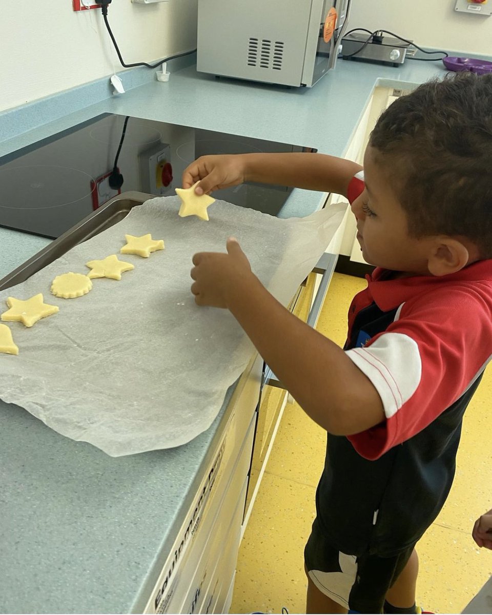 gems_khail's tweet photo. Year 1 students had loads of fun in the food technology classroom making a batch of delicious Scottish shortbread cookies. #starbakers #cookingforkids #limitesslearning @GEMS_ME https://t.co/rGtzX6oQrS