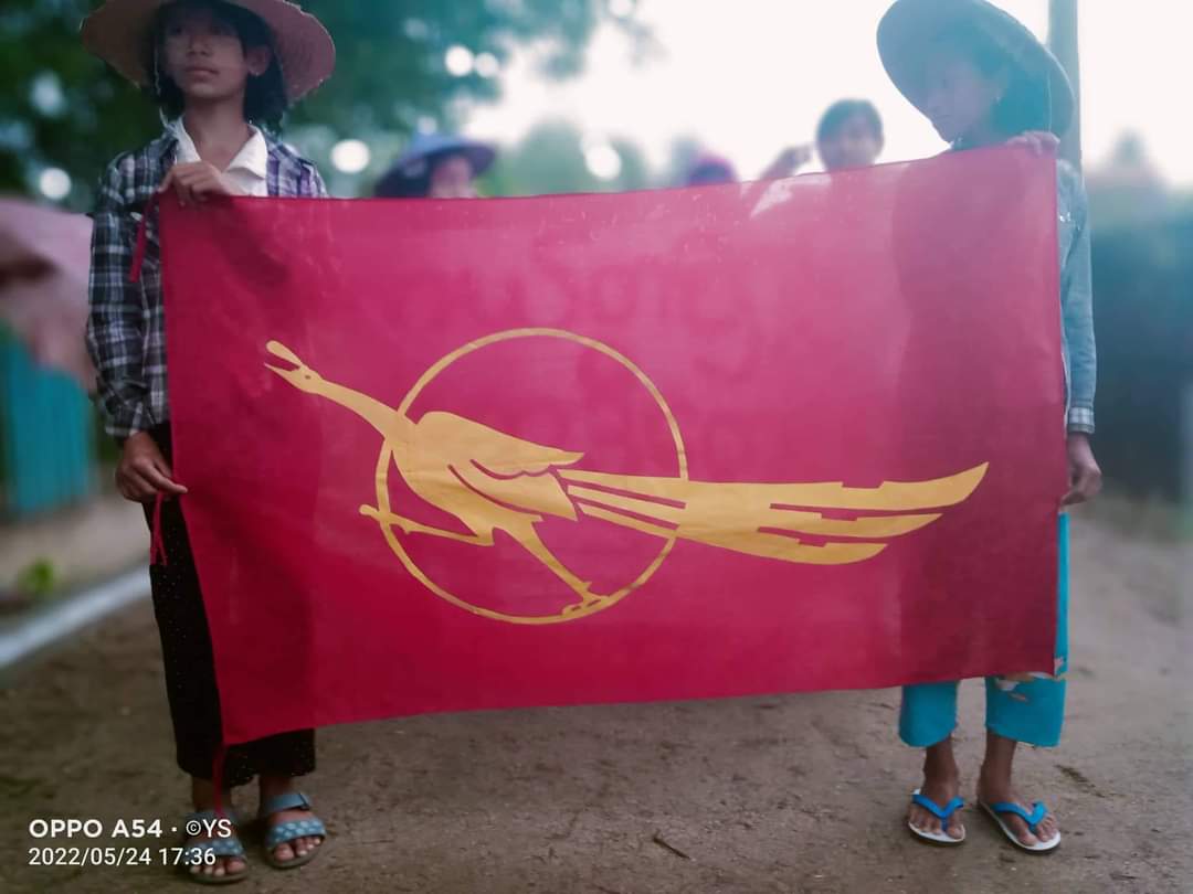 Khithitofficial's tweet photo. ကယ်တင်ရှင်မရှာ ဒို့ကျေးရွာ သပိတ် စစ်ကြောင်း အကြမ်းဖက် စစ်တပ် တော်လှန်ရေး ချီတက် ဆန္ဒပြ

ရန်ကုန်၊ မေ ၂၄

ယင်းမာပင်မြို့နယ်တွင် ကယ်တင်ရှင်မရှာ ဒို့ကျေးရွာ သပိတ်စစ်ကြောင်း ဦးဆောင်ကာ ယနေ့ မေလ ၂၄ ရက်နေ့တွင် အကြမ်းဖက် စစ်တပ် တော်လှန်ရေး ချီတက် ဆန္ဒပြခဲ့ကြောင်း သိရသည်။ https://t.co/HKXfYhSqjs