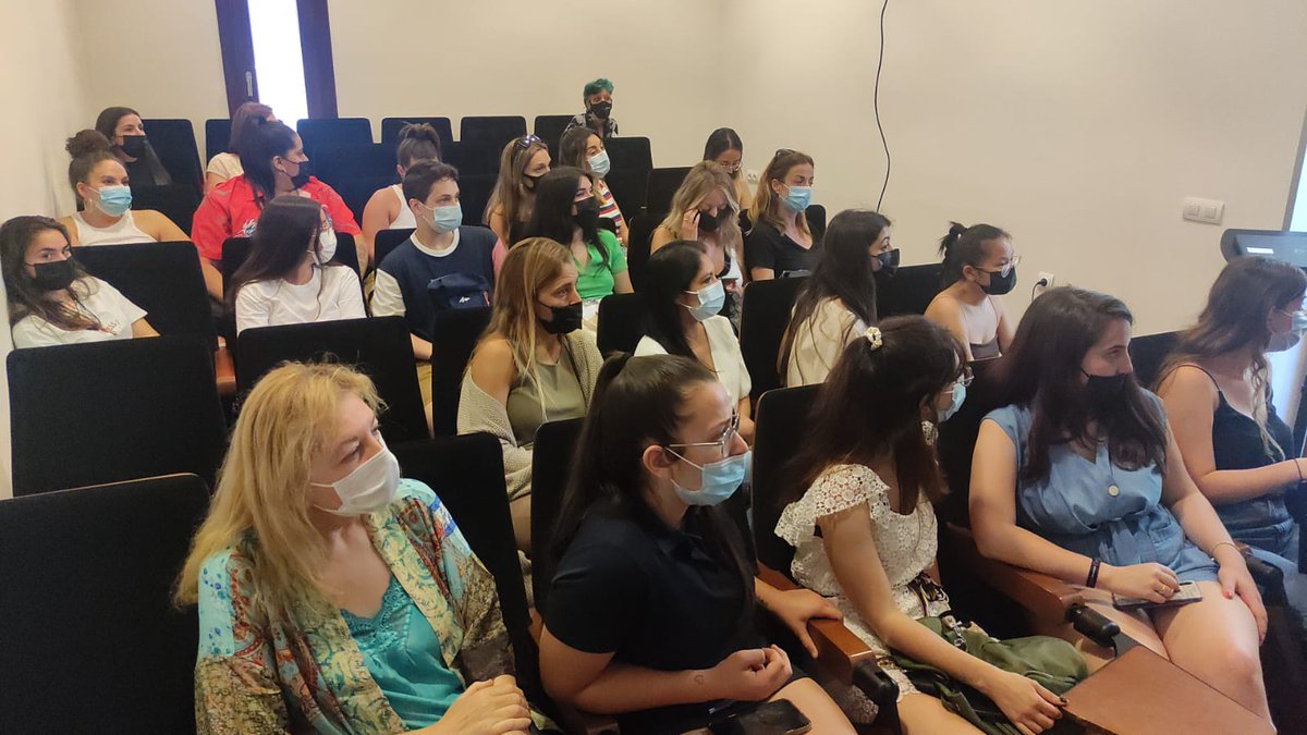 ArrabalAID's tweet image. Finalizamos #LiveLibrary en #InnosocialMalagaODS con el visionado del videoclip #OPINODEQUE del alumnado de #integracionsocial del #IESBENGABIROL. Para concienciar y sensibilizar acerca del daño que se hace con determinados comentarios en #redessociales