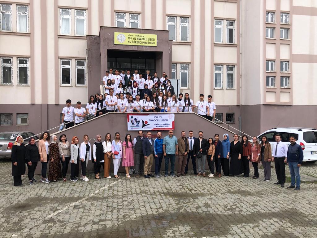 Tuzluca100YilAl's tweet photo. TÜBİTAK  4006 Bilim fuarında emeği geçen bütün öğretmenlerimize, öğrencilerimize ve desteklerini esirgemeyen idaremize  teşekkür ederiz. https://t.co/YVmPG5u6TO