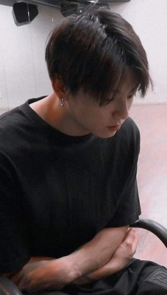 JamesLe0413's tweet photo. Yêu anh lắm JungKookie!!!

#WELOVEYOUJUNGKOOK
#귀여운_정국이_대회
#정국_인스타 
#정국_양도
#정국_포카
#정국_밤이 https://t.co/GbgSxVBEGi