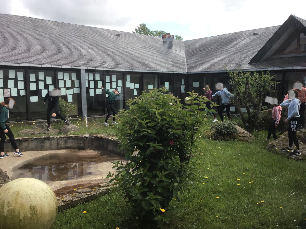 #PEAC Ado : les sens de l’art Présentation publique du projet Rur’art des 5e du <a href="/collegecerisy/">Collège Anne Heurgon-Desjardins</a> avec #RenaudDjabali et #SophieQuénon. Bravo à toutes et tous 👏👏👏
<a href="/daac_normandie/">DAAC-Normandie</a> <a href="/dsden50/">DSDEN 50</a> <a href="/LaManche50/">Département de la Manche</a>