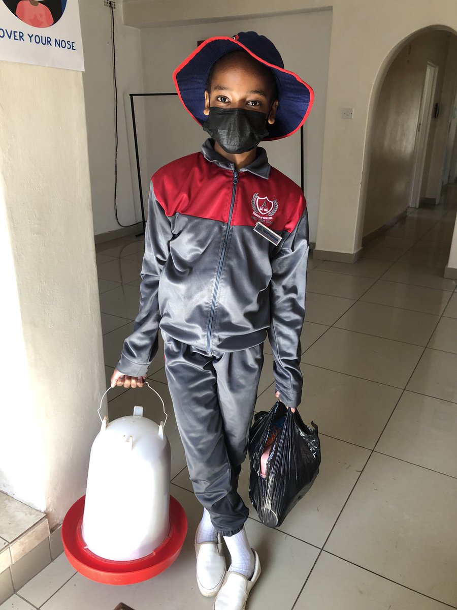 AnnesSchool's tweet photo. This week we did a #NoBagChallenge at St Anne’s, with both our Primary &amp; Preschool Students (&amp;Staff) going above &amp; beyond to prove their out-of-the-box thinking 😄💡#educatezw #schoolfun #creativethinking https://t.co/0411MeXeZt