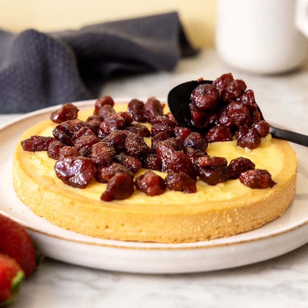 canditiromeo's tweet photo. Usa le nostre fragoline candite per guarnire la tua crostata, i tuoi muffin, il tuo panettone o il tuo gelato. #canditiromeo #fragoline #canditi #fragole https://t.co/uLj2hB1BKe